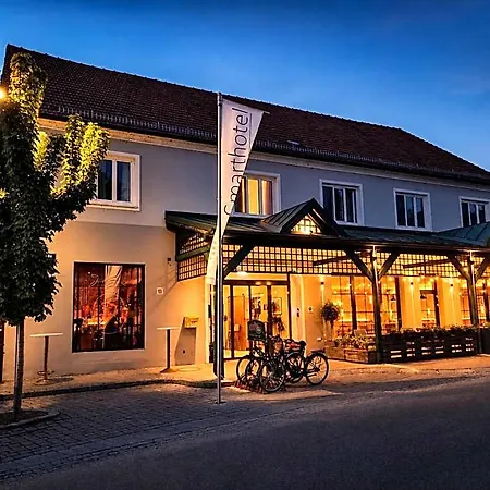 Smarthotel Schmid - Restaurant & Bar Inhouse - Naehe Schlossteich 호텔 *