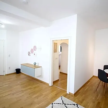 Smarthotel Schmid - Restaurant & Bar Inhouse - Naehe Schlossteich 호텔