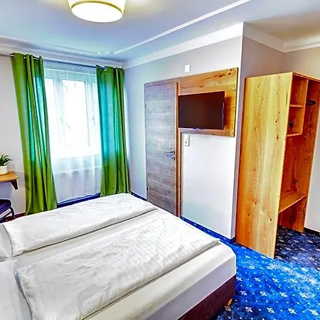 Smarthotel Schmid - Restaurant & Bar Inhouse - Naehe Schlossteich