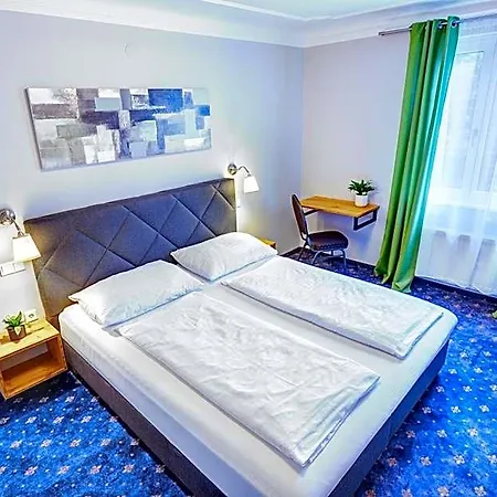 호텔 Smarthotel Schmid - Restaurant & Bar Inhouse - Naehe Schlossteich